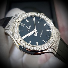 Hublot classic fusion titanium full pavé