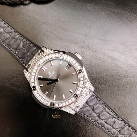 Hublot Classic Fusion Titanium Pave Diamond Grey 33mm (Lướt)