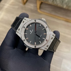 Hublot Classic Fusion Titanium Pave Diamonds 42mm Lướt