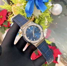 Hublot Classic Fusion Titanium Navy Vành Diamonds 42mm Lướt