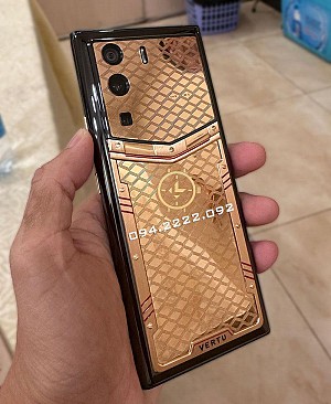 MetaVertu vàng khối: Chiếc khiên vàng của giới thượng lưu