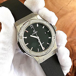VIDEO: Đồng hồ Hublot Classic Fusion Titanium custom Diamond 42mm