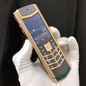 VIDEO: Đẳng cấp trên tay Vertu signature s clous de Paris green alligator vàng khối