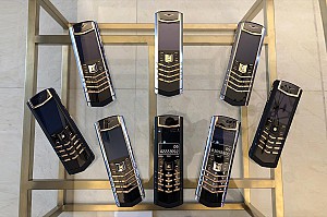 Video: VERTU SIGNATURE S DEMI VÀNG KHỐI: KHÔNG ĐƠN THUẦN CHỈ LÀ CHIẾC ĐIỆN THOẠI