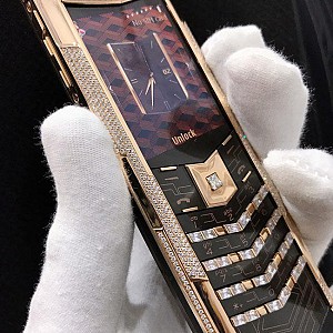VIDEO: Kiệt tác được giới thượng lưu săn lùng Vertu signature s porsche design rose gold mix diamond