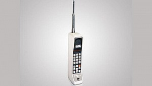 Chiếc điện thoại di động đầu tiên do ai phát minh?