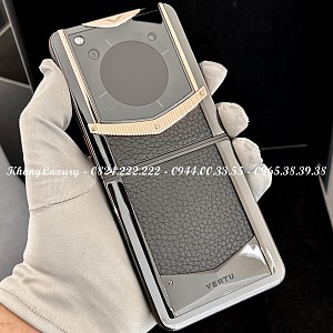 Điện thoại nắp gập Iron Flip Da Bê Đen Điểm Vàng | Thiết kế đẳng cấp và công nghệ hiện đại