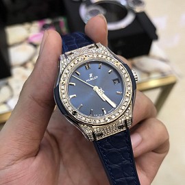 Đồng hồ Hublot classic fusion titanium blue dial custom diamonds 33mm